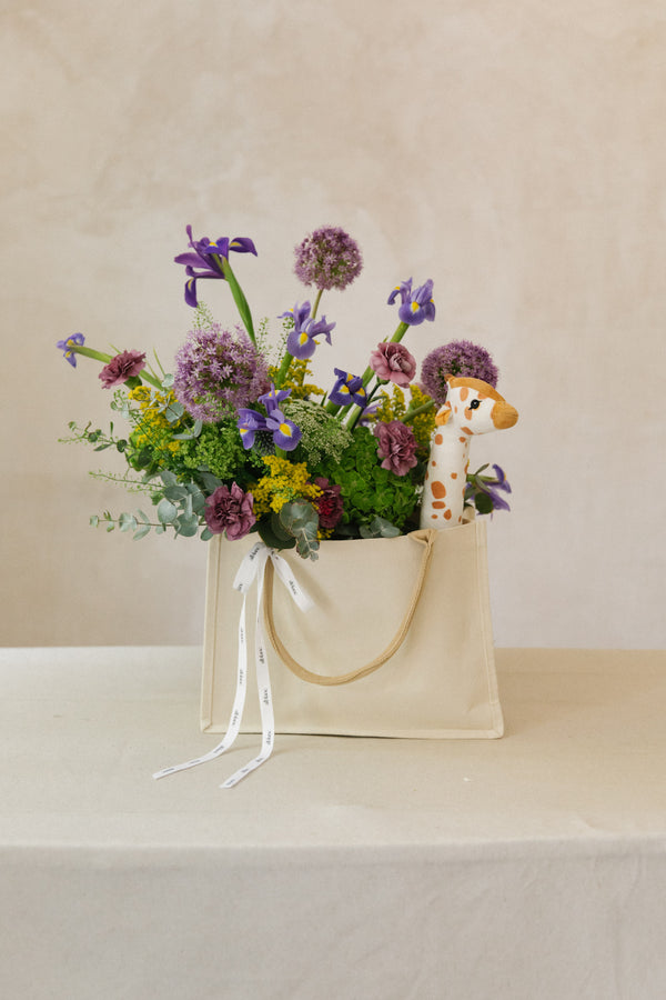 Bolsa de flores para recibir al nuevo bebé. Pack violeta