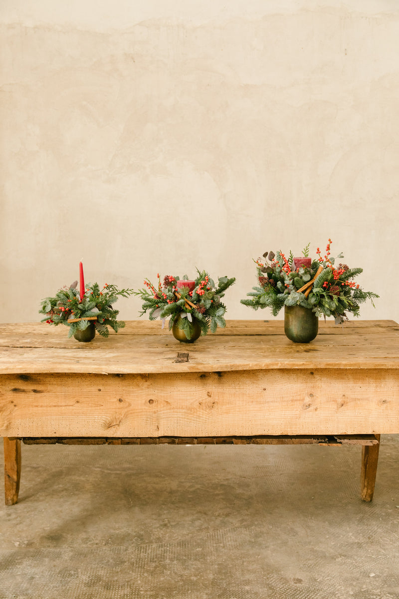 Centro de Navidad con frutos rojos