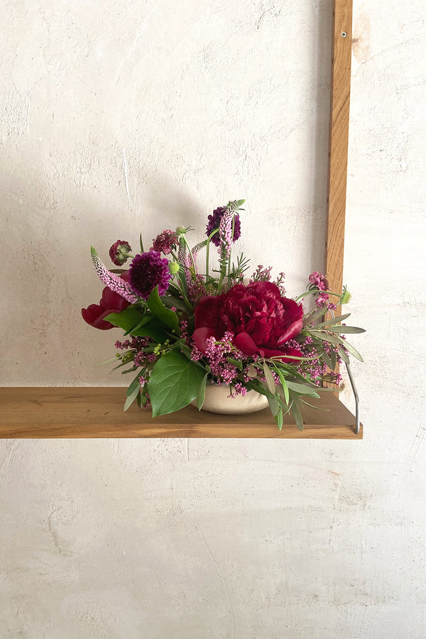 Taller de arreglos florales en jarrón cerámico